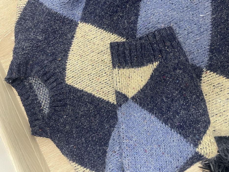 Личные вещи, сумка, джемпер, юбка.