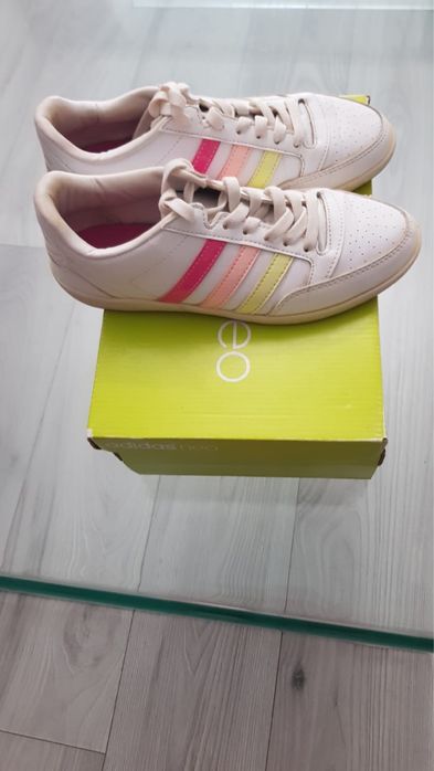 Adidasi dama marca Adidas