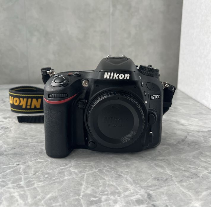 Тяло Nikon D7100 на 23К кадъра