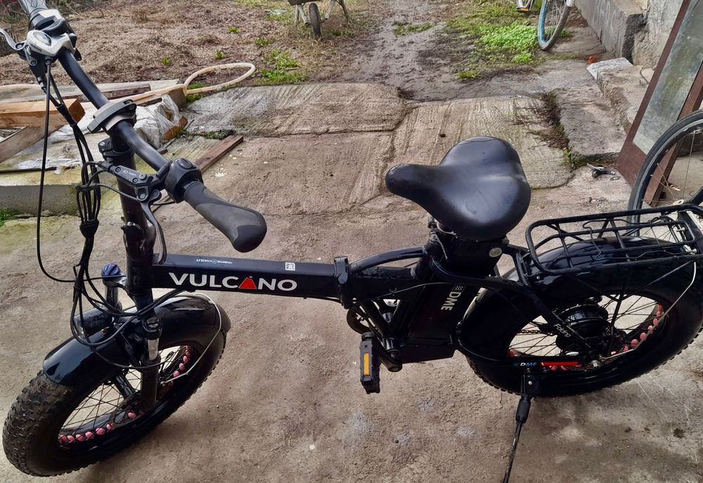 bicicletă electrică pe accelerație