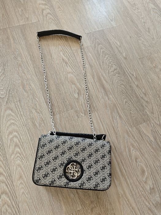 Дамска чанта Guess