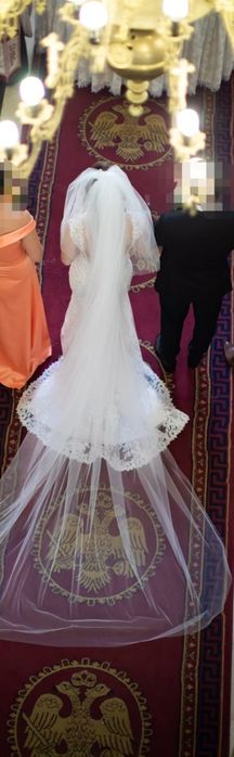 Rochie mireasa model sirenă cu dantela și perle