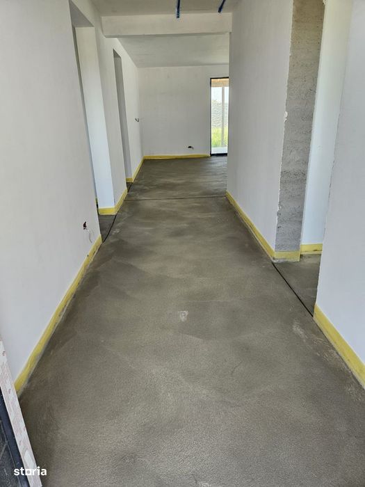 Casa nouă cu 4 camere, 380mp teren, lac