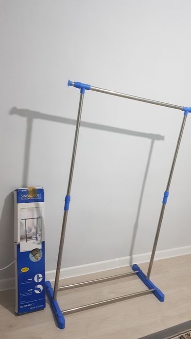 Продам переносную для вещей вешалку-шкаф