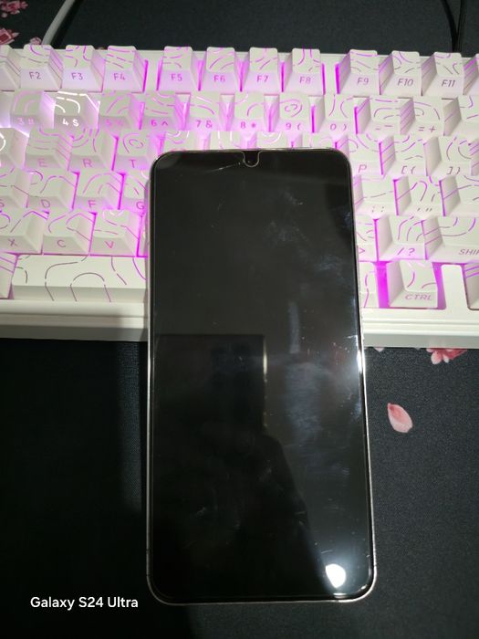 Samsung s22+ 128/8