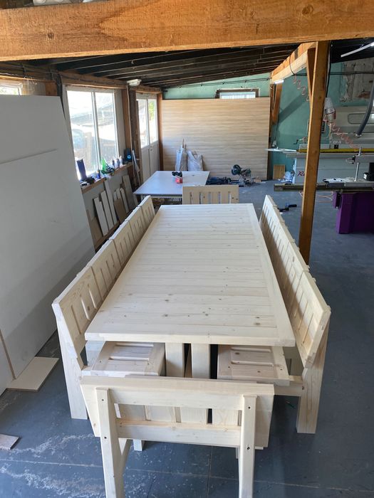 Дървени маси със столове