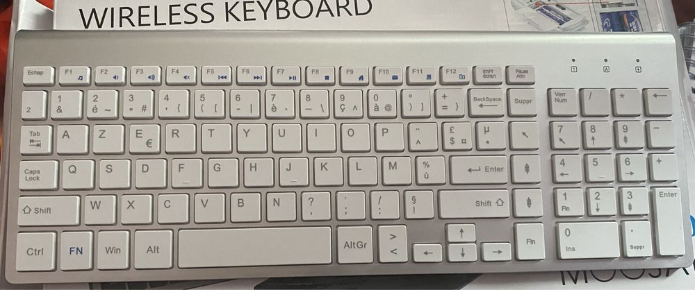 Безжична клавиатура и мишка