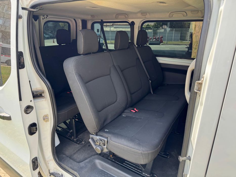 Inchiriez/Inchirieri Rent-a-van Oradea, închiriere dubă 8+1, microbuz