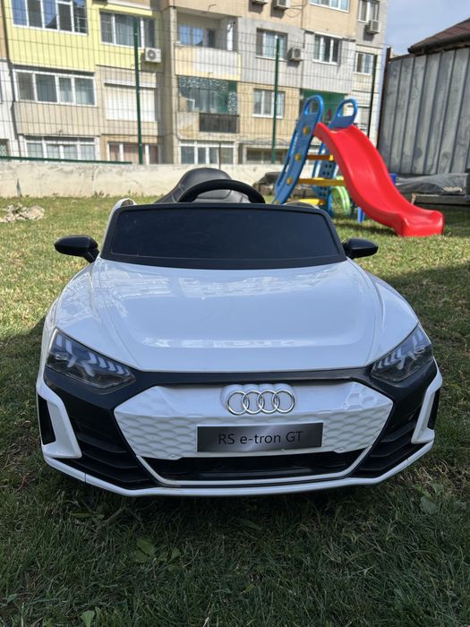 Audi e-tron GT акумулаторна кола