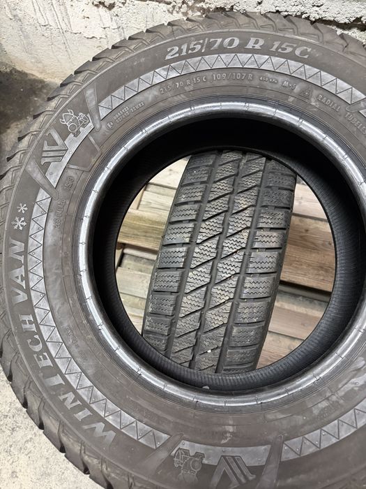 215/70/15c за бус VIKING 2бр дот23