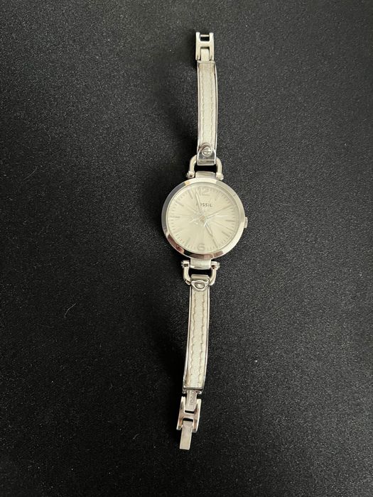 Vand ceas dama fossil alb ecran spart