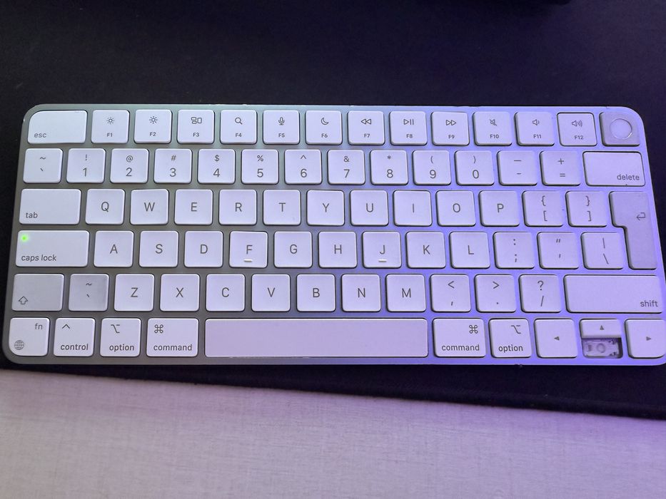 Magic Keyboard с touch id използвана