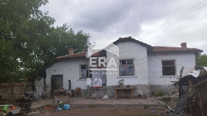 Едноетажна къща в село Светлина