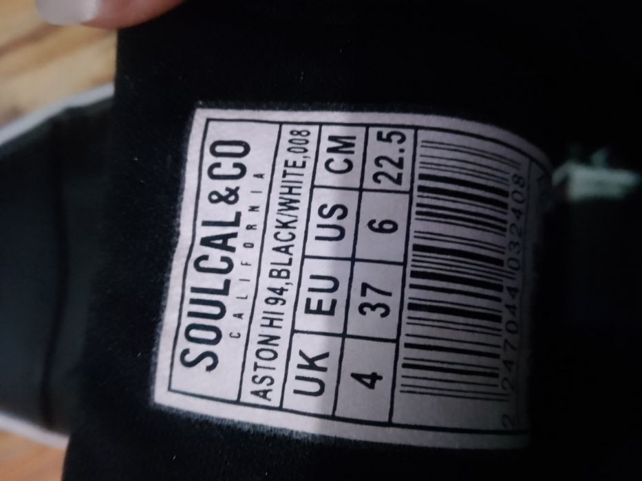 Чисто нови кецове. Много удобни ,но за съжаление малки . Оригинални