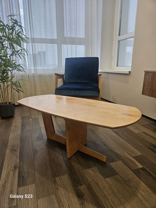 Продам кресло часы зеркало со стульями стол.