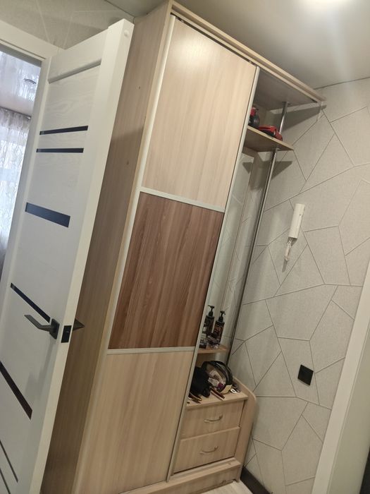 Продам прихожую.