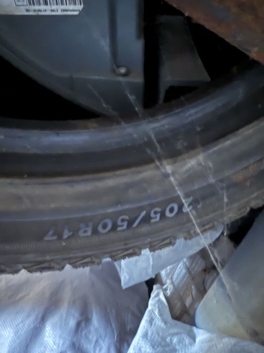 Продам шины липучка два болона