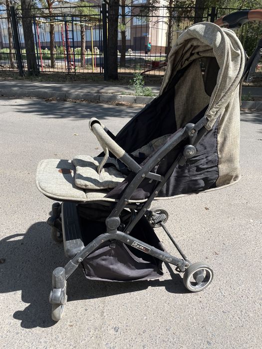 Продам прогулочную коляску