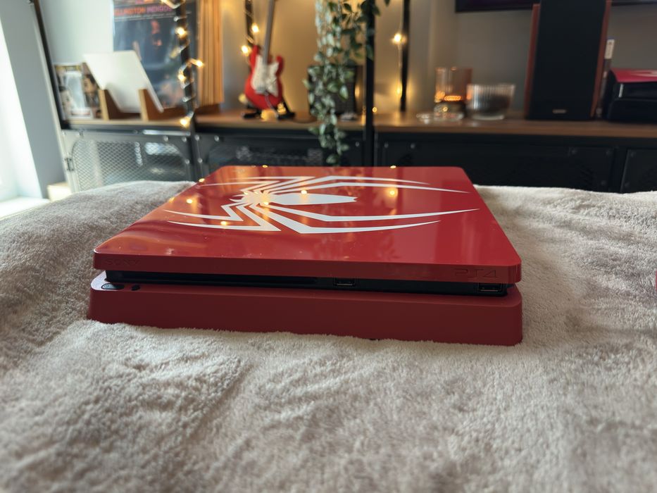 PS4 Slim Spider-Man Limited Edition – 2 controllere + dock HyperX