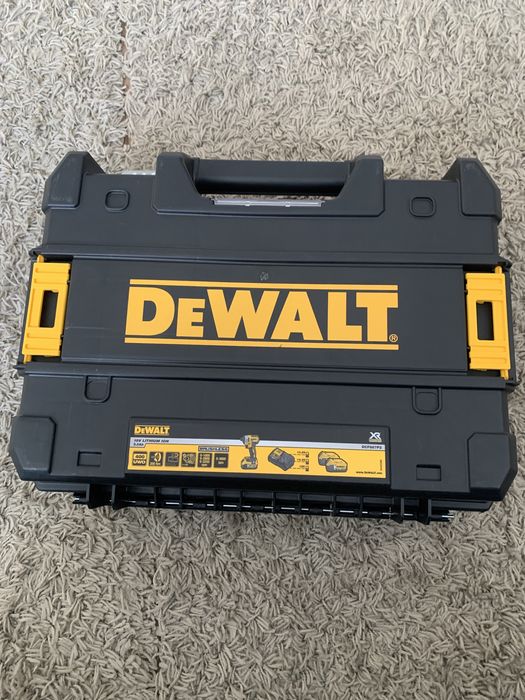 Dewalt impact brushless 2 baterii de 18 V 5.0 Ah , incarcator si cutie