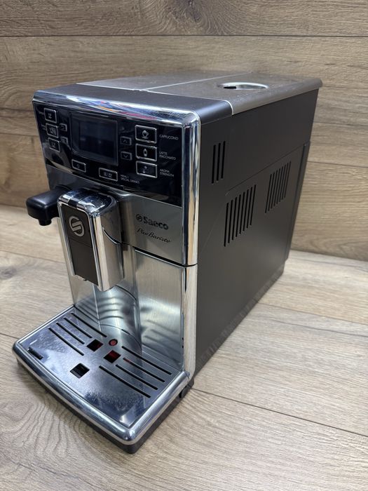 Продавам кафемашина Saeco PicoBaristo Type:HD8927