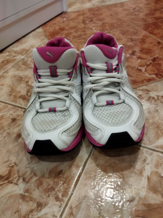 Дамски маратонки пума.