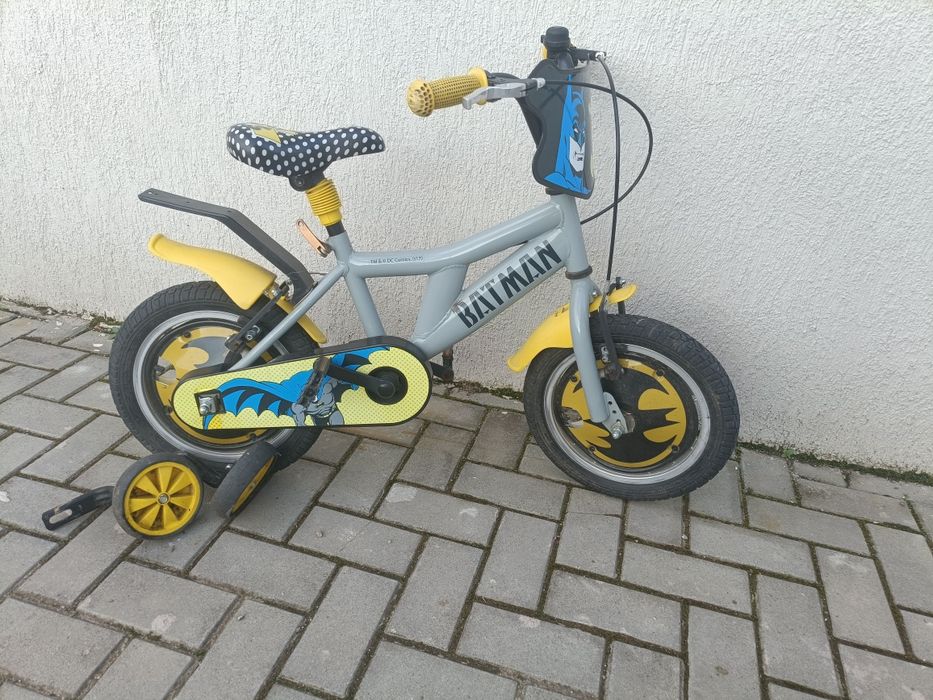 Vând bicicletă de băiat cu BATMAN