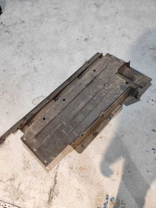 Scut sub motor stanga 8r0825207c Audi Q5 S-Line 2012 Motor CGL 4x4