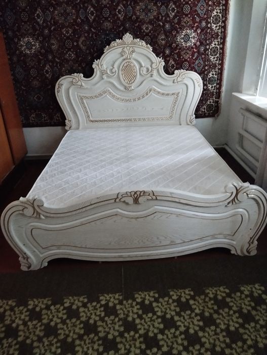 Спальная кровать