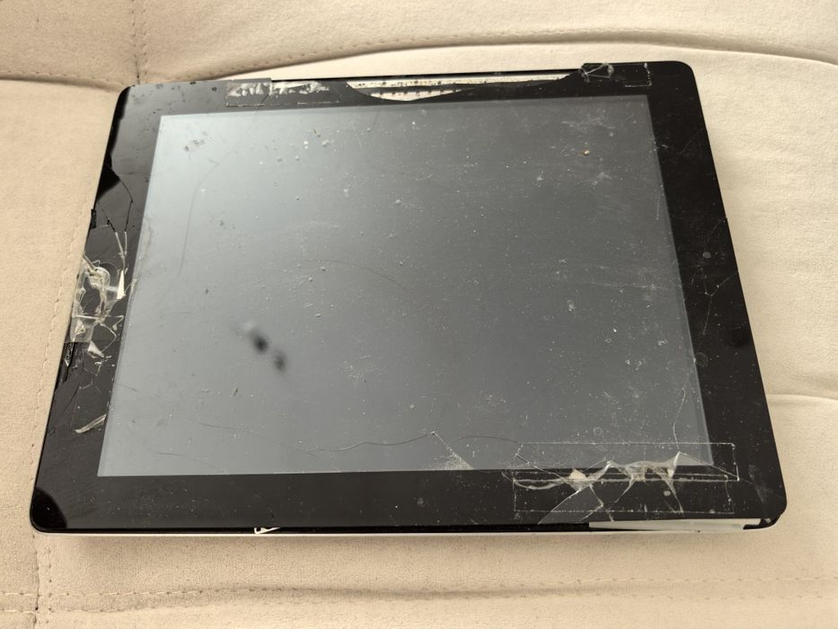 Продается на запчасти IPad 2