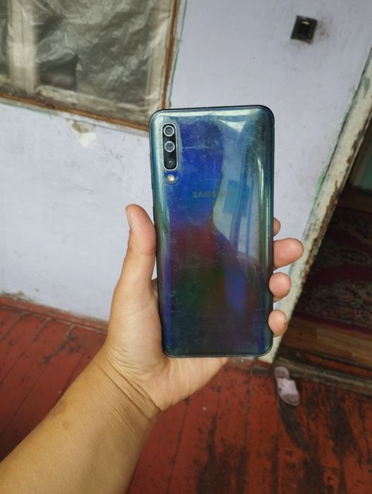 Самсунг а50,64 гб