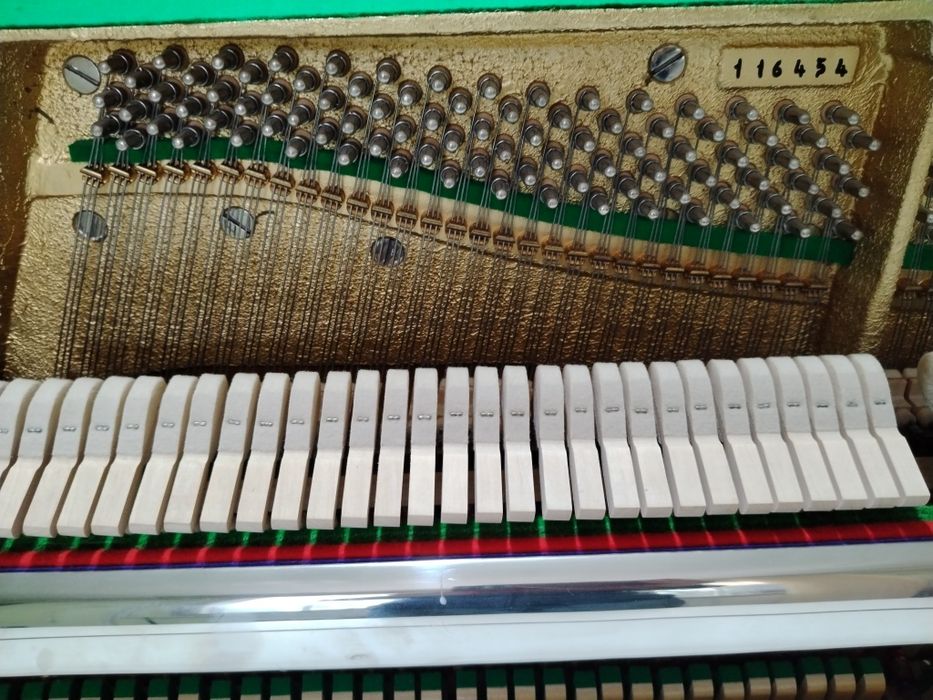 Pianine diverse mărci, cu garantie si acordaj.