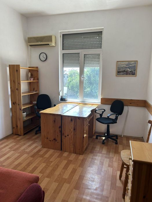 ОФИС под наем в Център