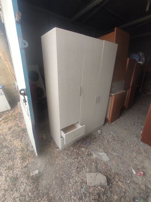 Шкаф белого цвета
