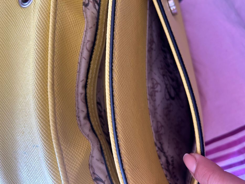Дамска чанта Guess