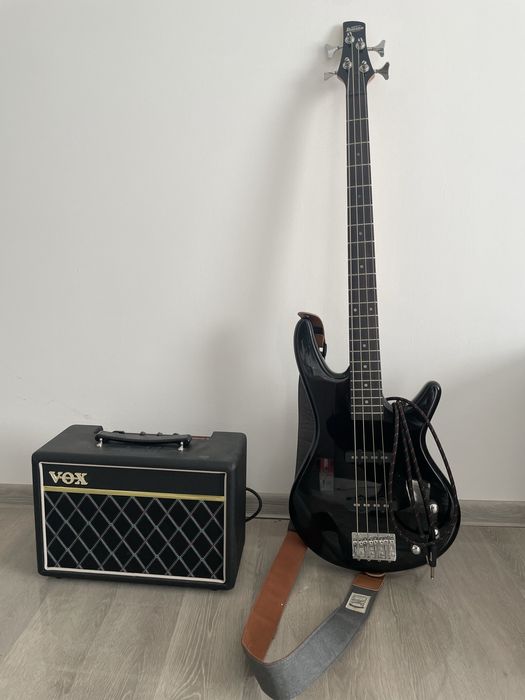 Salut vand chitara bass in stare perfecta