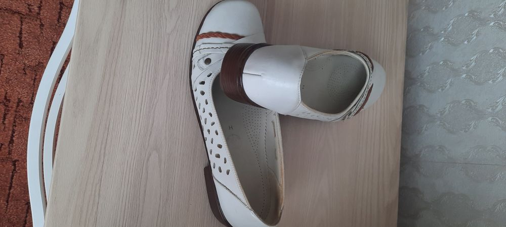 Продам женские туфли