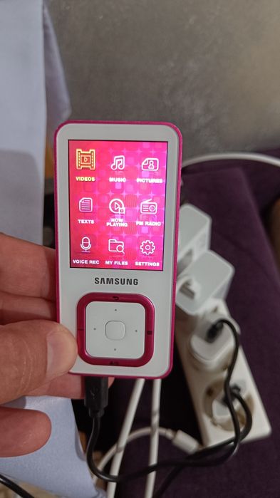 Vând carcasa cu display MP3 Samsung YP-Q3