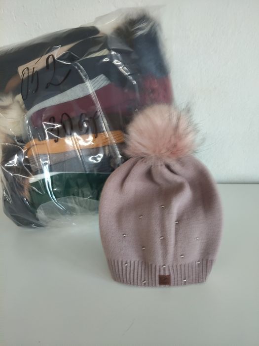 зимни шапки на едро