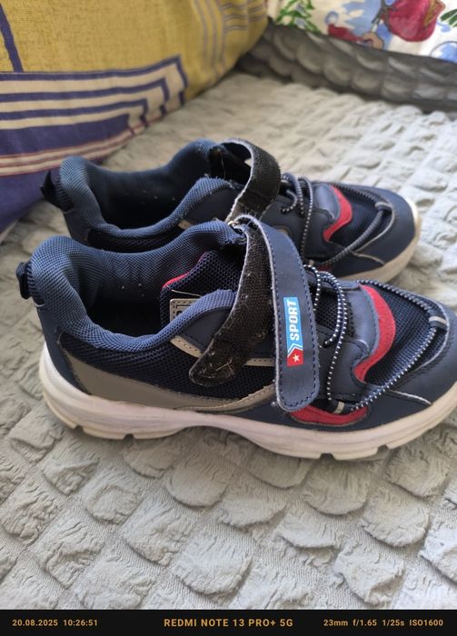 Продам кроссовки