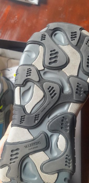 Adidasi Valentino Garavani, sneakers originali