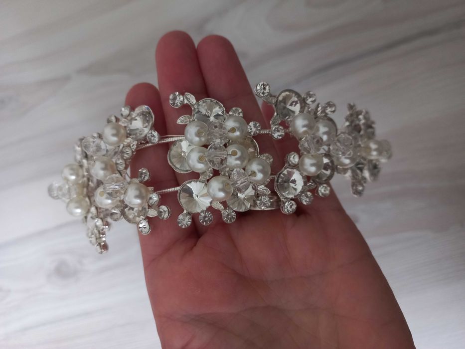 Rochie mireasa cu coronita si voal