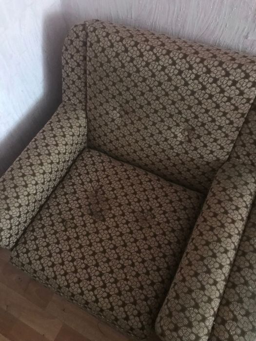 Продам диван с креслами