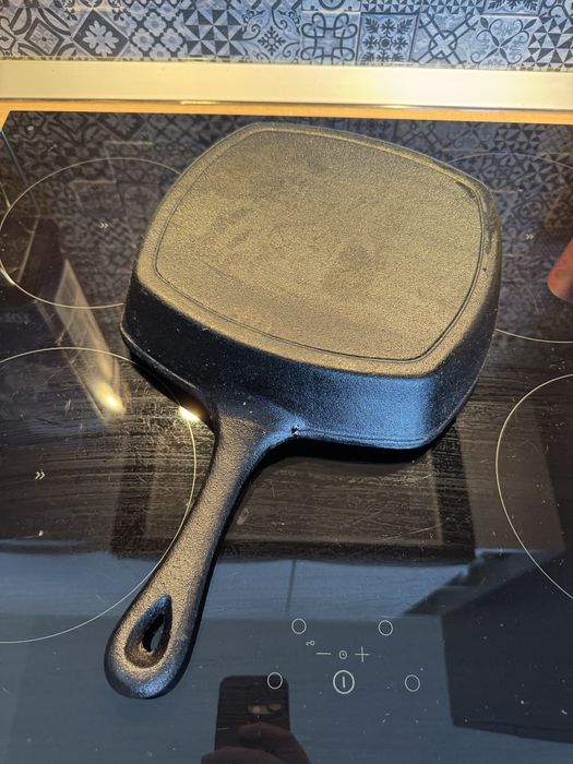 Tigaie fonta pentru gratar