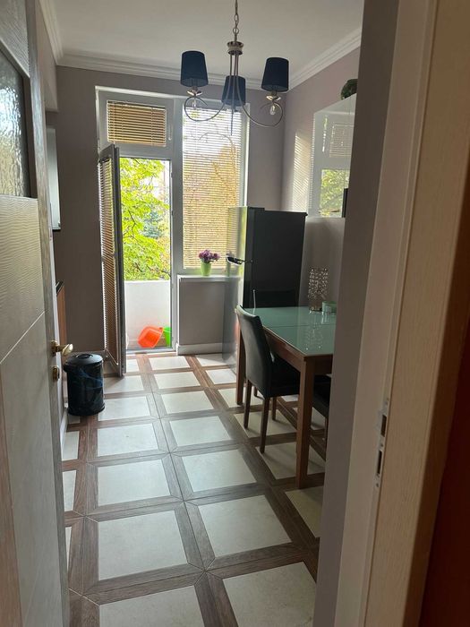 Дава се под наем Тристаен апартамент в София, Център - 100 кв.м за 847.62 € - Снимка #1