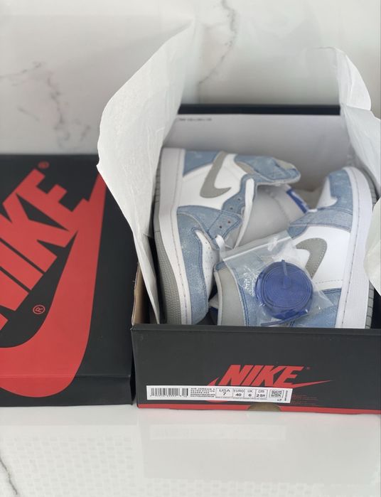 Jordan 1 Hyper Royal