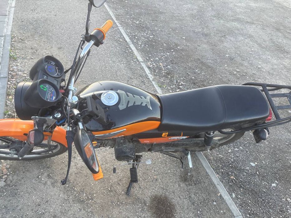 Продам мотоцикл альфа мопед Alpha 125 кубов стоит на учете