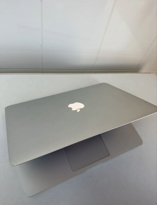 MacBook Air 2017 i5 8GB 128GB