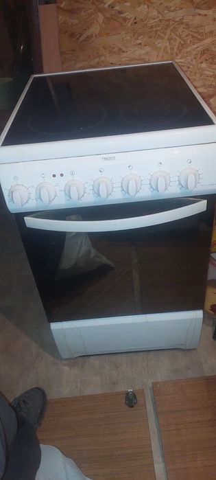 Продам электроплиту стеклокерамика