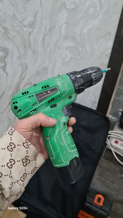 Дрель,  шуруповерт,
